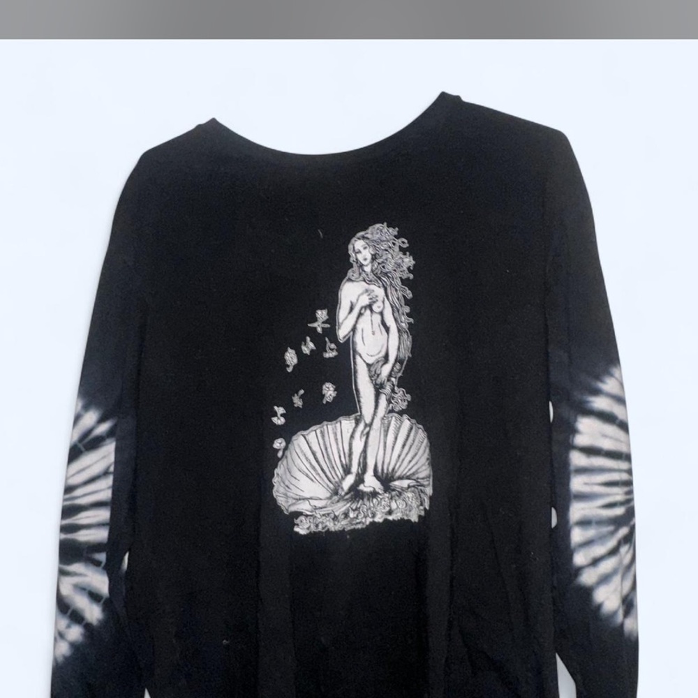 Altru Black and White Graphic Long Sleeve Tee